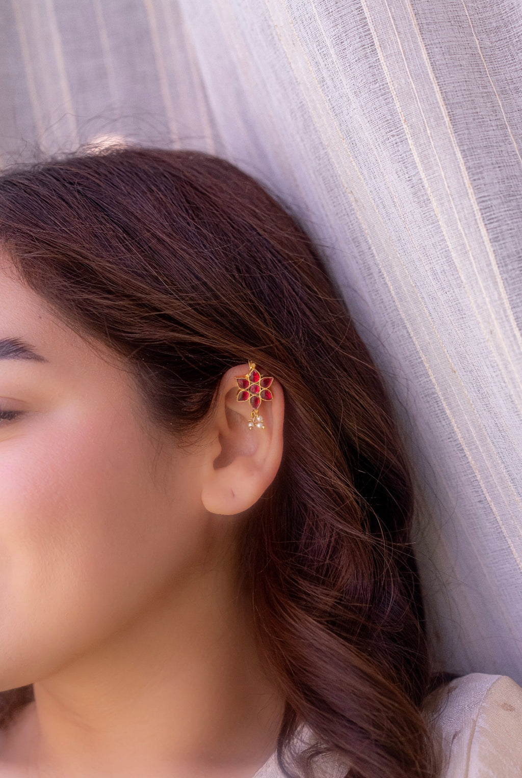 Nayab ear-clip