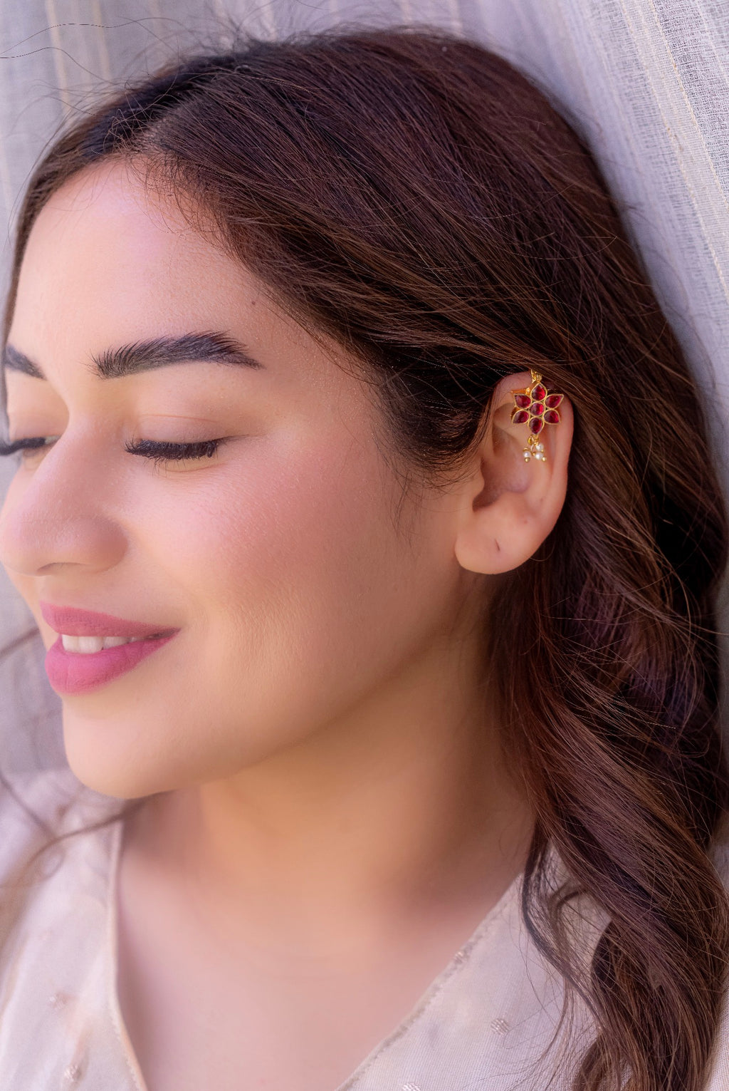 Nayab ear-clip